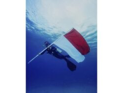 HUT RI, Pertamina Kibarkan Bendera Bawah Laut Sampai sekarang Berikan Beasiswa