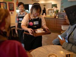 Lincah Jari Penyandang Down Syndrome Meracik Minuman Kopi