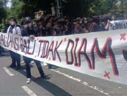 Mahasiswa Bali Geruduk DPRD, Tolak Pemotongan Anggaran Pendidikan