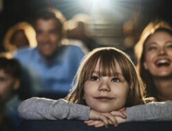 Pengamat Beber Sebab Banyak Anak Tonton Layar Lebar Tak Sesuai Rating Usia