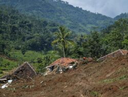 Tanah Gerak di Sirampog Brebes Meluas, Rumah & Jalan Retak
