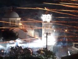 Konflik Bersenjata Kembang Api Kearifan Lokal Paskah di Yunani