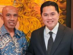 Reaksi Netizen usai Simon Tahamata Pakai Batik: Indonesia Banget