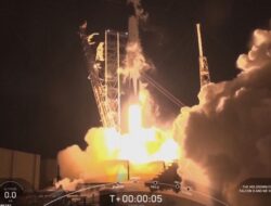 SpaceX Luncurkan 23 Satelit Starlink, Perkuat Dominasi Internet