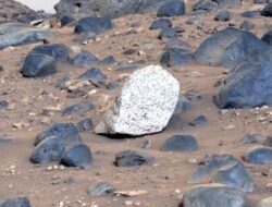 Penemuan Batu Berwarna Pertama di Mars, Begini Penampakannya