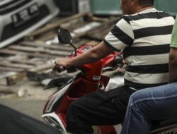Siapa yang Masih Bandel Merokok Saat Berkendara? Ini Sanksinya