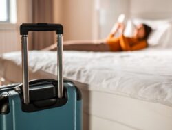 7 Tips Terpercaya dan Nyaman Saat Menginap Sendirian di Kamar Hotel