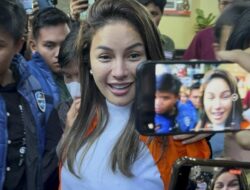 Sidang Kedua, Nikita Mirzani Disambut Elukan Fans di PN Jaksel