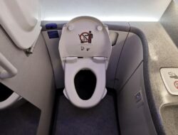 Penumpang Hisap Ganja di Toilet Pesawat, Penerbangan Ditunda 4 Jam