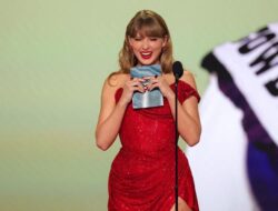Fan Duga Taylor Swift Kolab Lagi dengan Max Martin di TS12