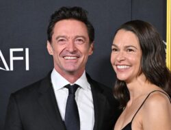 Hugh Jackman Debut Gandeng Pacar Baru di Red Carpet