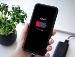 KAI Larang Penumpang Cas Powerbank di Kereta