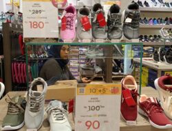 Sepatu-Sandal Anak Sampai sekarang Dewasa Potongan Harga di Transmart Full Day Potongan Harga