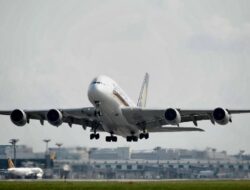 Naik Pesawat dari Singapura, Penumpang Bakal Kena Retribusi Negara Bahan Bakar