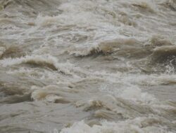 Jalan Nasional Aia Gadang Terputus & Macet Parah