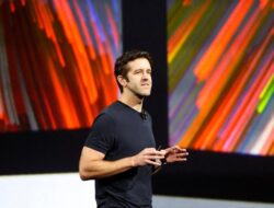 TIm Cook Diberitakan Segera Mundur dari CEO Apple, Ini Penggantinya?