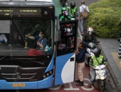 Transjakarta Lakukan Penyesuaian Rute Imbas Bencana Banjir