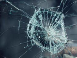 Pemotor Ngebut di Kalimalang Tewas Usai Tabrak Gerobak Tahu Bulat