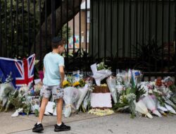 Keluarga Yahudi-Muslim Beri Bunga ke Pahlawan Penembakan di Sydney