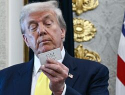 Trump Teken Perintah Eksekutif ‘Longgarkan’ Aturan Ganja di AS