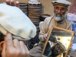 Mengenal Topi Pakol Khas Pakistan yang Mendunia