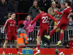 Liverpool Kerja Keras Bungkam Juru Kunci Wolves