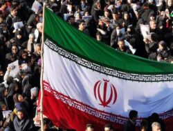 Fluktuasi Harga Iran Tembus 70 Persen, Rial Tergerus 40 Persen