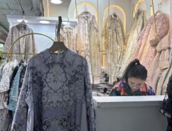 Gamis Rompi Lepas Diprediksi Jadi Tren Baju Lebaran 2026