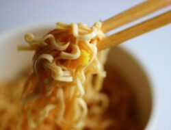 Jangan Lakukan 4 Hal Ini saat Masak Mi Instan, Bikin Enggak Sehat