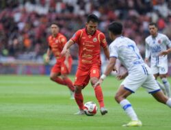 Gulung Persijap, Persija Lewati Persib