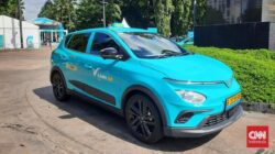 Tips Unggul tinggi di Perlintasan Kereta Usai Kejadian Taksi VinFast Ditabrak