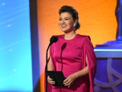 Kelly Clarkson Umumkan Acaranya Berencana Selesai Musim Ini