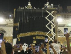 Pengusaha UEA Diklaim Kirim Kiswah Kabah ke Epstein di AS