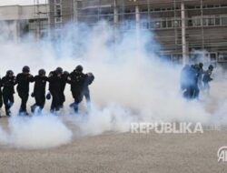 Merasakan Pedihnya Gas Air Mata Polisi Turki di War Journalism Training